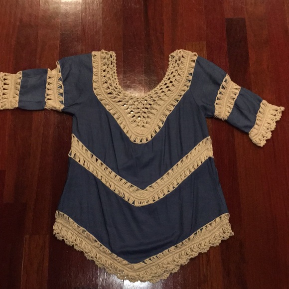 NEVER WORN! Super cute flowy top - Picture 1 of 2